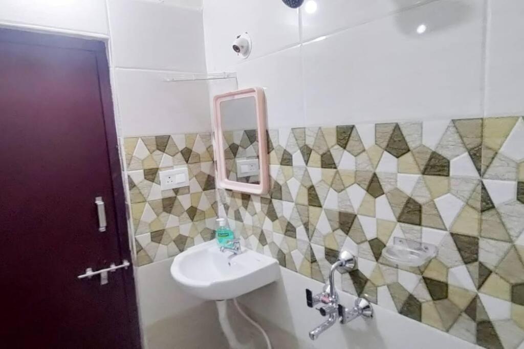 Servostay 2 Bhk Fully Furnished In Hafeezpet #302 Hyderabad Exterior foto