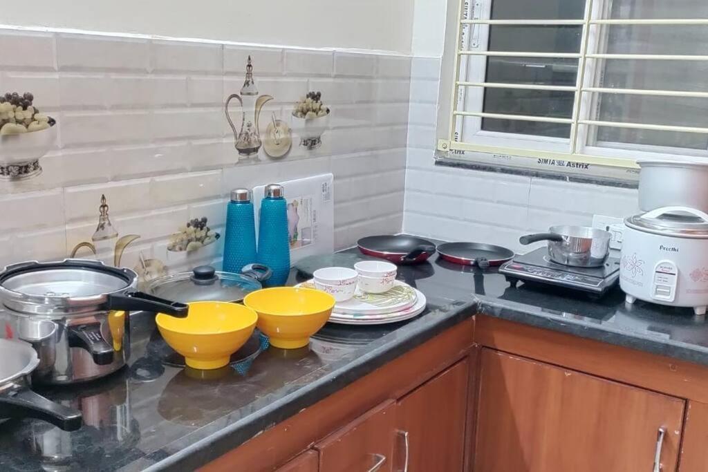 Servostay 2 Bhk Fully Furnished In Hafeezpet #302 Hyderabad Exterior foto